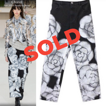 Load image into Gallery viewer, NWT Chanel 2016 Fall Ready to Wear Runway Black White Camellia Painted Jeans FR 38 US 4