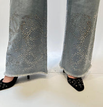 Load image into Gallery viewer, Chanel 11C 2011 Cruise Runway Light Blue Denim Crystal Flare Leg Jeans Size FR 38 US 4/6