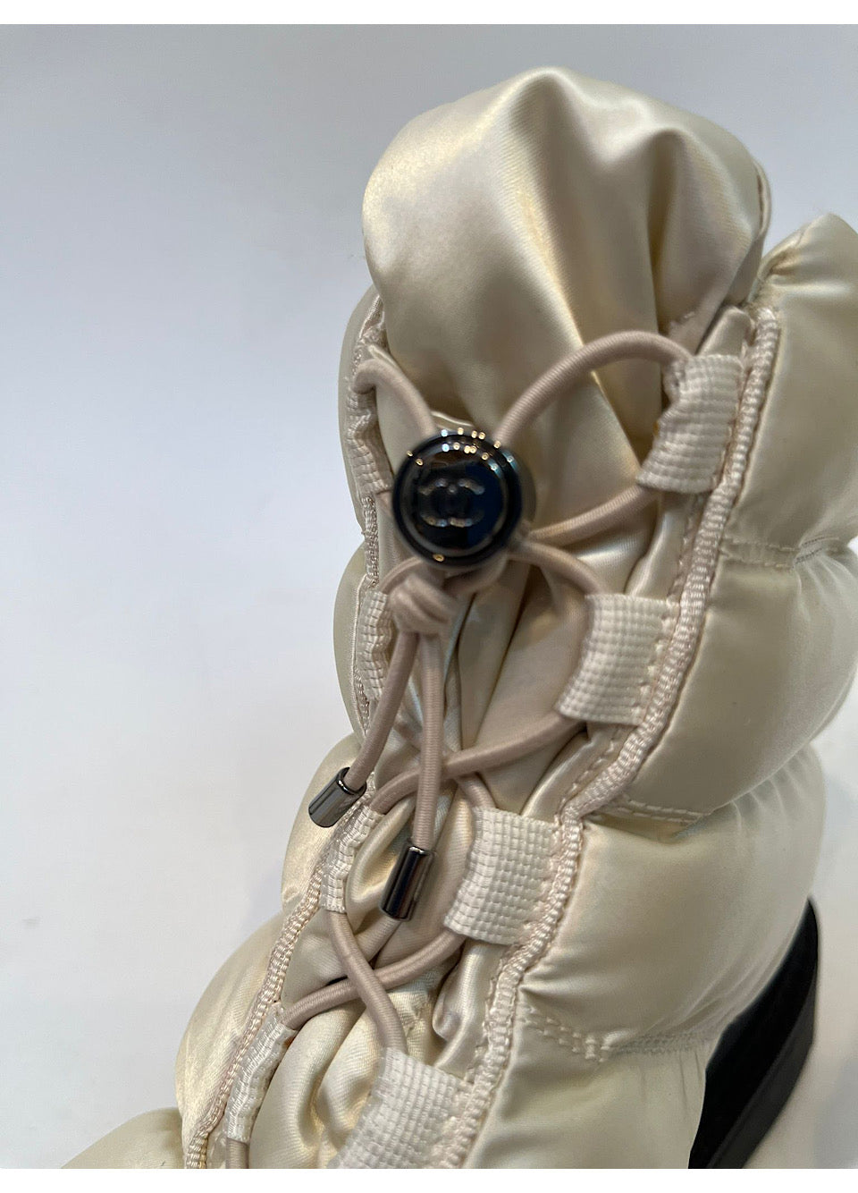 CHANEL extravagant moon boots Size 3840  catalog Luxury private  property  jewelry fashion accessories  Buy at an affordable price lot 31