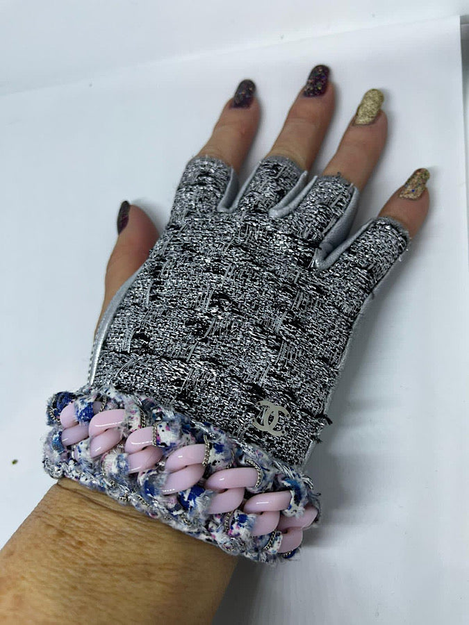 Chanel Fingerless Gloves Light Pink Crochet and Lambskin - Klueles